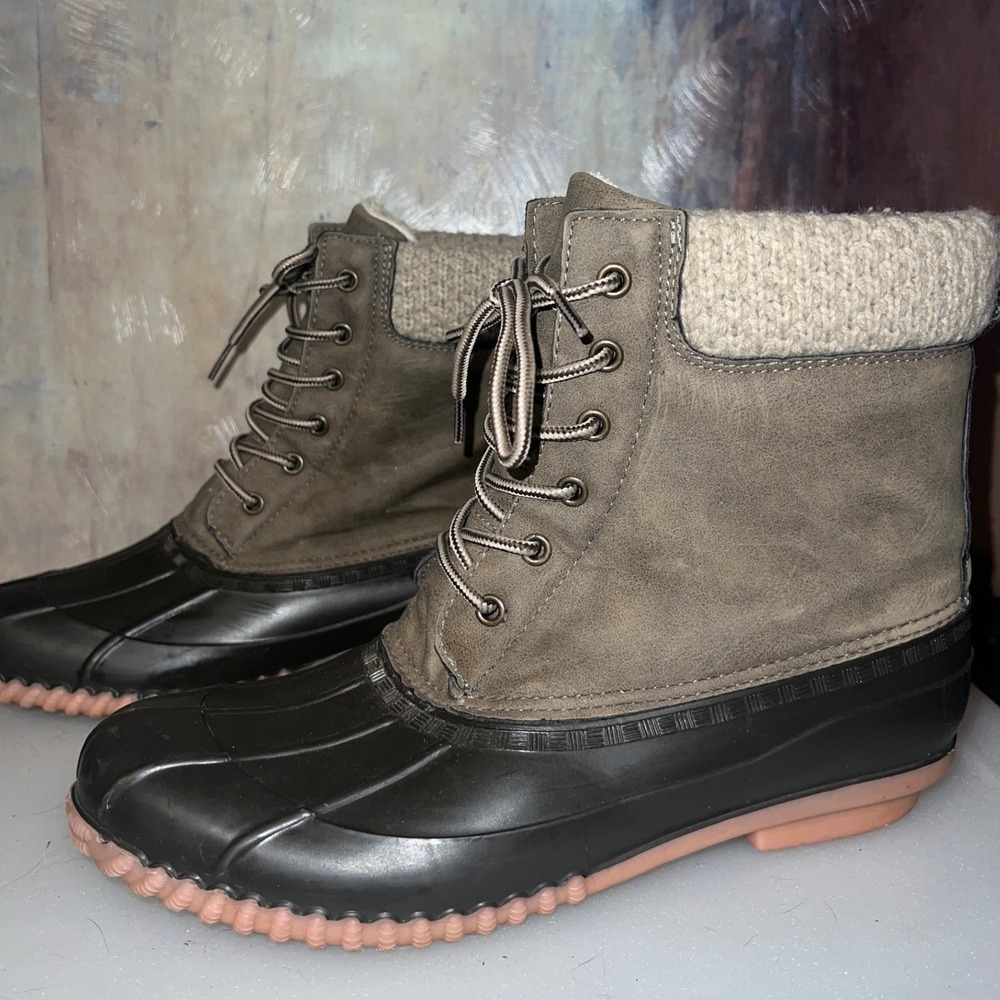 Cloudwalkers Duck Boots Women 11W Green Excellent Faux Fur Lined Knit Cuff